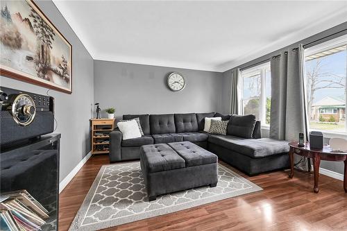352 East 28Th Street, Hamilton, ON - Indoor Photo Showing Living Room