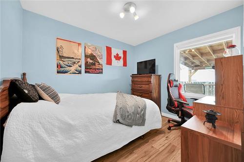 352 East 28Th Street, Hamilton, ON - Indoor Photo Showing Bedroom
