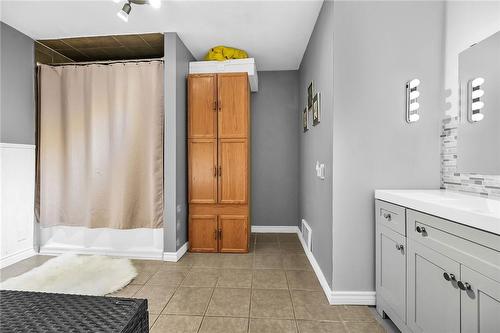 352 East 28Th Street, Hamilton, ON - Indoor Photo Showing Bathroom