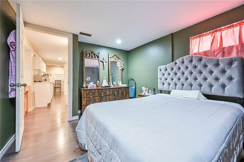 352 East 28Th Street, Hamilton, ON - Indoor Photo Showing Bedroom
