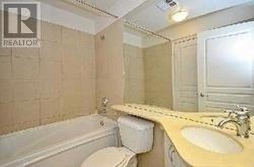 #1002 -1121 Bay St, Toronto, ON - Indoor Photo Showing Bathroom