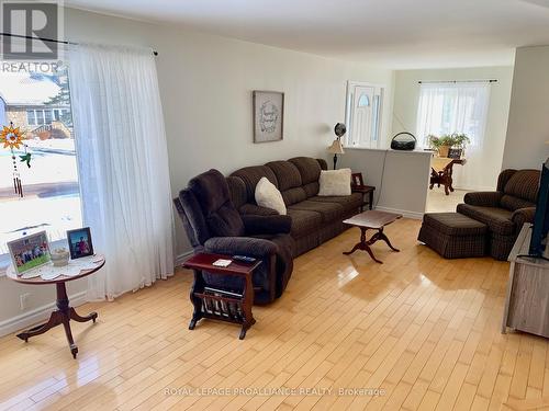 127 Barley Road N, Prince Edward County, ON - Indoor Photo Showing Living Room