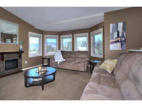 781 Westridge Drive, Invermere, BC - Indoor Photo Showing Living Room With Fireplace