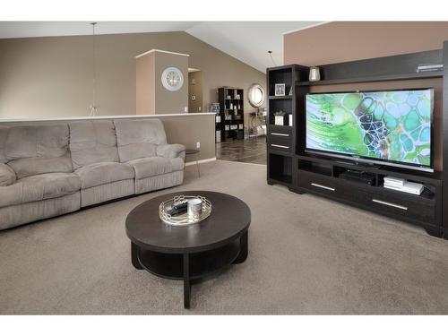 781 Westridge Drive, Invermere, BC - Indoor Photo Showing Living Room