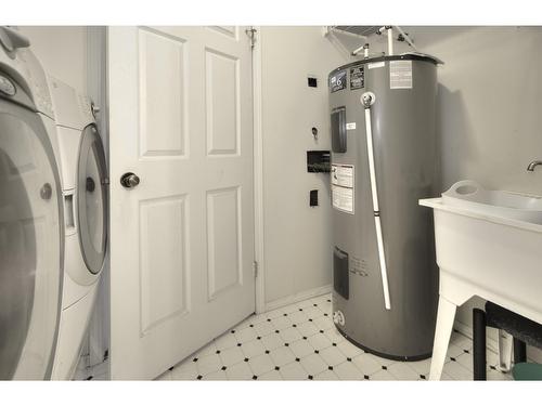 781 Westridge Drive, Invermere, BC - Indoor Photo Showing Laundry Room