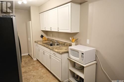 3922 Castle Road, Regina, SK - Indoor Photo Showing Kitchen With Double Sink