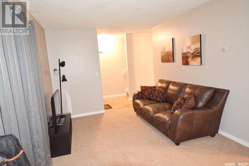 3922 Castle Road, Regina, SK - Indoor Photo Showing Living Room