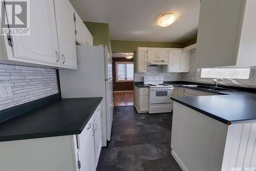 159 Michener Drive, Regina, SK - Indoor Photo Showing Kitchen With Double Sink