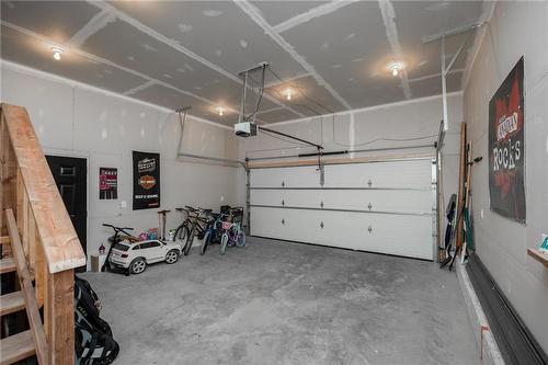 15 Odin'S Way, Gimli, MB - Indoor Photo Showing Garage