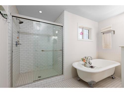 8783 Highway 95A, Kimberley, BC - Indoor Photo Showing Bathroom