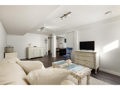 8783 Highway 95A, Kimberley, BC - Indoor Photo Showing Bedroom