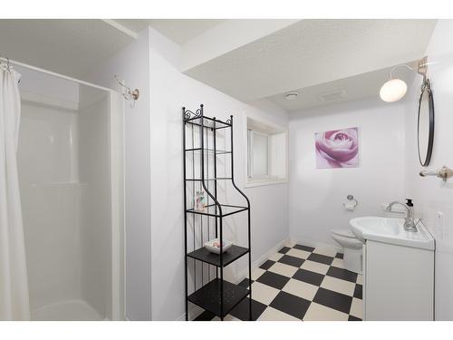 8783 Highway 95A, Kimberley, BC - Indoor Photo Showing Bathroom