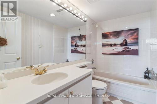 #Ph04 -1800 The Collegeway, Mississauga, ON - Indoor Photo Showing Bathroom