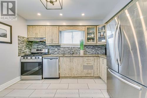 11 Pierpont Place, Mississauga, ON - Indoor Photo Showing Kitchen With Upgraded Kitchen