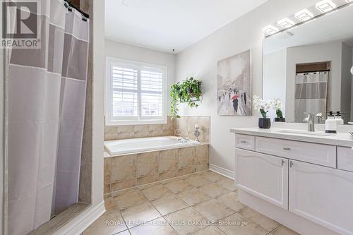 2256 Lapsley Cres, Oakville, ON - Indoor Photo Showing Bathroom