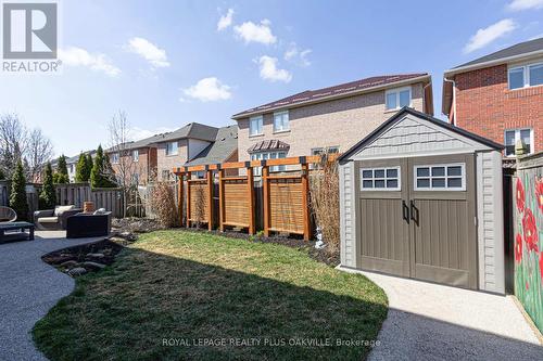 2256 Lapsley Cres, Oakville, ON - Outdoor
