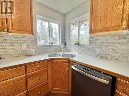 4151 Pacific Road, Williams Lake, BC - Indoor Photo Showing Kitchen With Double Sink