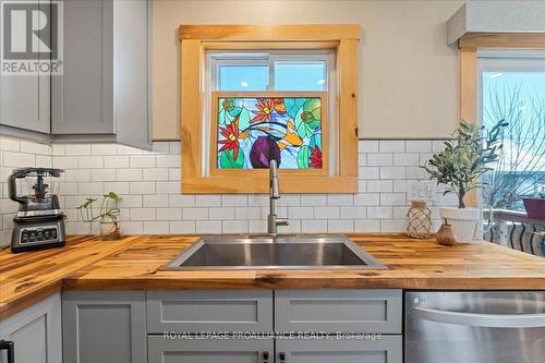 30 Caroline Street, Kawartha Lakes, ON - Indoor Photo Showing Kitchen