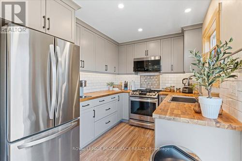 30 Caroline Street, Kawartha Lakes, ON - Indoor Photo Showing Kitchen With Upgraded Kitchen