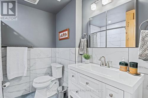 30 Caroline Street, Kawartha Lakes, ON - Indoor Photo Showing Bathroom