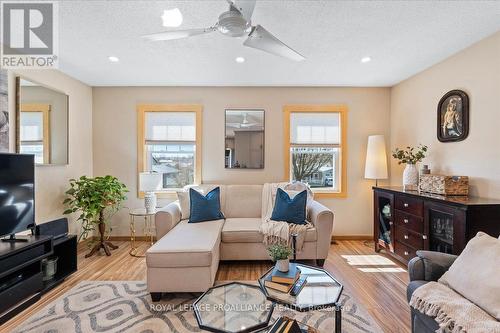 30 Caroline Street, Kawartha Lakes, ON - Indoor Photo Showing Living Room