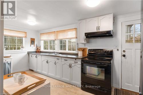 118 Lincoln Rd E, Fort Erie, ON - Indoor Photo Showing Kitchen