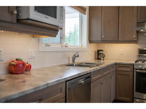 102 18Th Street S, Cranbrook, BC - Indoor Photo Showing Kitchen With Double Sink