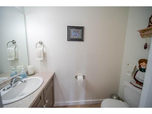 102 18Th Street S, Cranbrook, BC - Indoor Photo Showing Bathroom