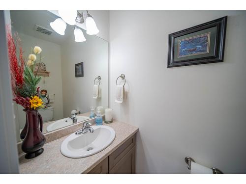 102 18Th Street S, Cranbrook, BC - Indoor Photo Showing Bathroom