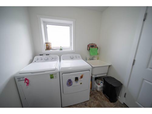 102 18Th Street S, Cranbrook, BC - Indoor Photo Showing Laundry Room