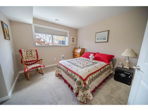 102 18Th Street S, Cranbrook, BC - Indoor Photo Showing Bedroom