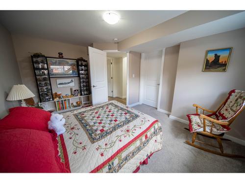 102 18Th Street S, Cranbrook, BC - Indoor Photo Showing Bedroom