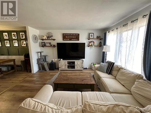 9 Atkins Ave, Kirkland Lake, ON - Indoor Photo Showing Living Room