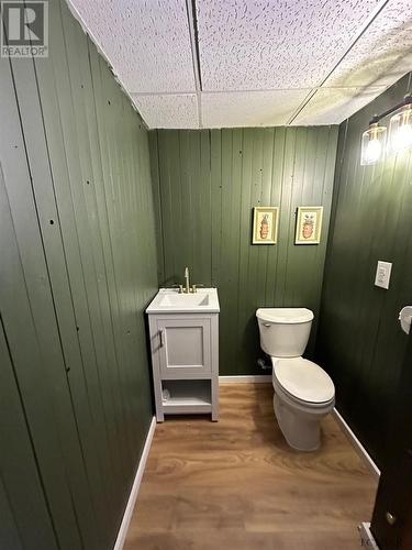 9 Atkins Ave, Kirkland Lake, ON - Indoor Photo Showing Bathroom