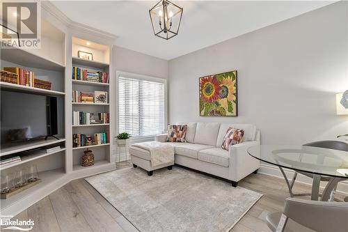 89 Saint Paul Street, Collingwood, ON - Indoor Photo Showing Living Room