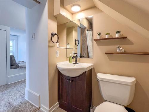 141 13Th Street, Brandon, MB - Indoor Photo Showing Bathroom