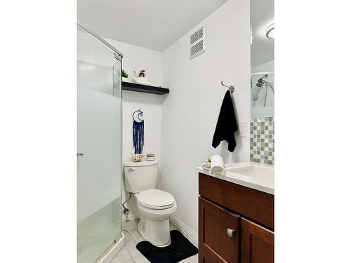 1009 18Th Avenue S, Cranbrook, BC - Indoor Photo Showing Bathroom