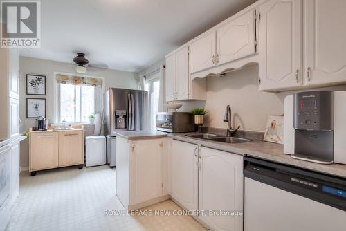 #81 -2701 Aquitaine Ave, Mississauga, ON - Indoor Photo Showing Kitchen With Double Sink