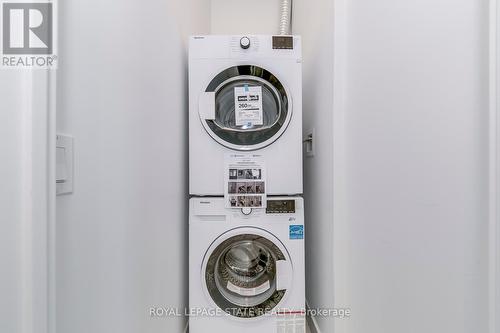 1205 - 898 Portage Parkway, Vaughan, ON - Indoor Photo Showing Laundry Room