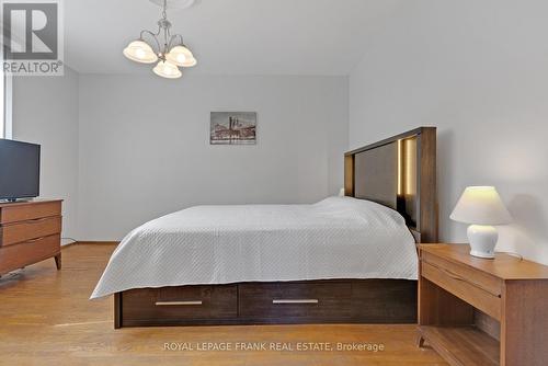 127 Nassau St, Oshawa, ON - Indoor Photo Showing Bedroom