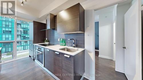 #808 -11 Bogert Ave, Toronto, ON - Indoor Photo Showing Kitchen With Upgraded Kitchen