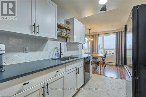 #702 -95 Base Line Rd W, London, ON - Indoor Photo Showing Kitchen