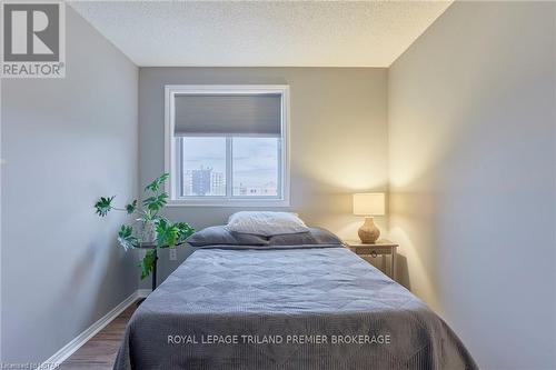 #702 -95 Base Line Rd W, London, ON - Indoor Photo Showing Bedroom