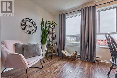 #702 -95 Base Line Rd W, London, ON - Indoor