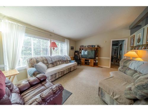 41 - 700 Patterson Street N, Cranbrook, BC - Indoor Photo Showing Living Room