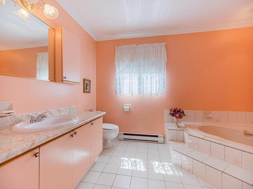Bathroom - 123 Rue Jean-Desprez, Varennes, QC - Indoor Photo Showing Bathroom