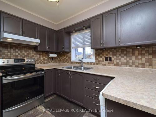 22 Darling Cres, New Tecumseth, ON - Indoor Photo Showing Kitchen With Double Sink