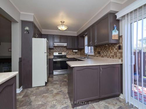 22 Darling Cres, New Tecumseth, ON - Indoor Photo Showing Kitchen With Double Sink
