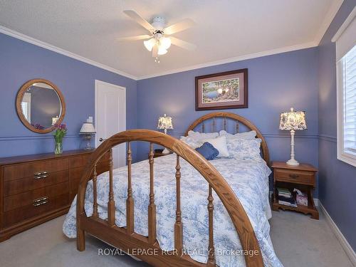 22 Darling Cres, New Tecumseth, ON - Indoor Photo Showing Bedroom