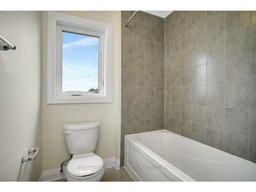 375 Chokecherry Cres, Waterloo, ON - Indoor Photo Showing Bathroom
